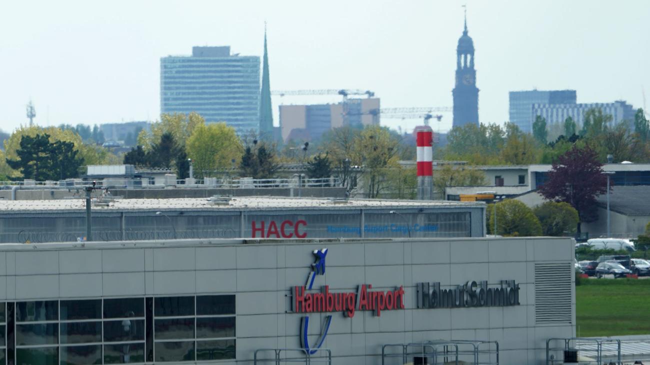 Notfälle: Kleinflugzeug bei Landung beschädigt: Hamburger Flughafen zu