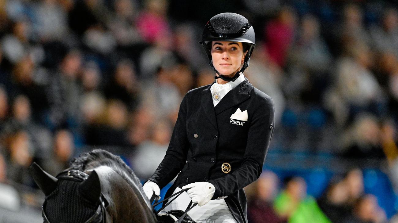 Reitsport: Lisa Müller reitet in Mannheim zum Sieg
