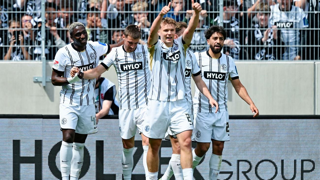 2. Fußball-Bundesliga: Wie im Rausch: Elversberg stürmt auf Platz zwei