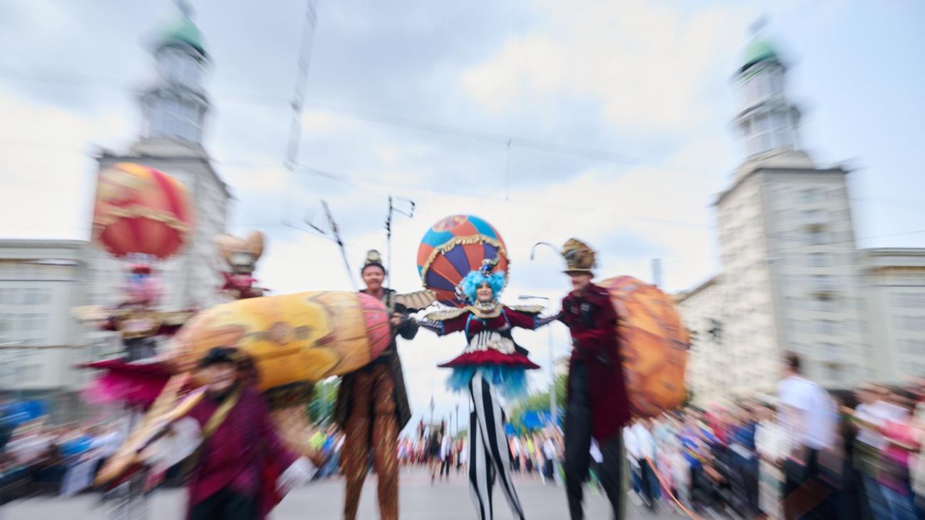 Veranstaltungen: Karneval der Kulturen feiert 30. Jubiläum