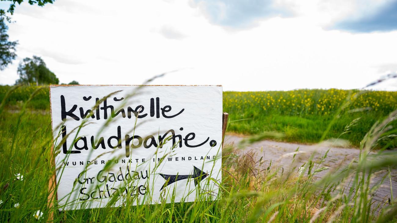 Tourismus und Kunst: Kunst und Theater - Politische 37. «Kulturelle Landpartie»