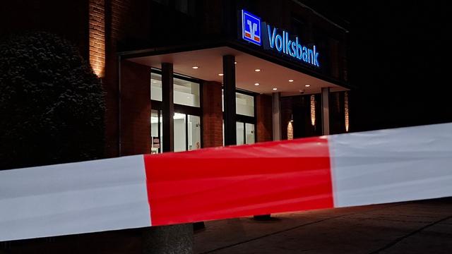 Bild: Polizei bittet um Hinweise: Mehr als zwei Millionen Euro Beute bei Bankeinbruch in Stuhr