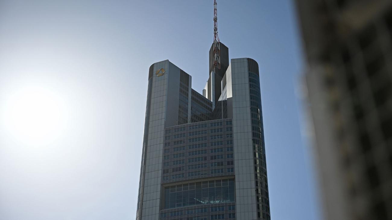 Ringen um Übernahme: Unicredit erhöht Druck – Commerzbank wehrt sich energisch