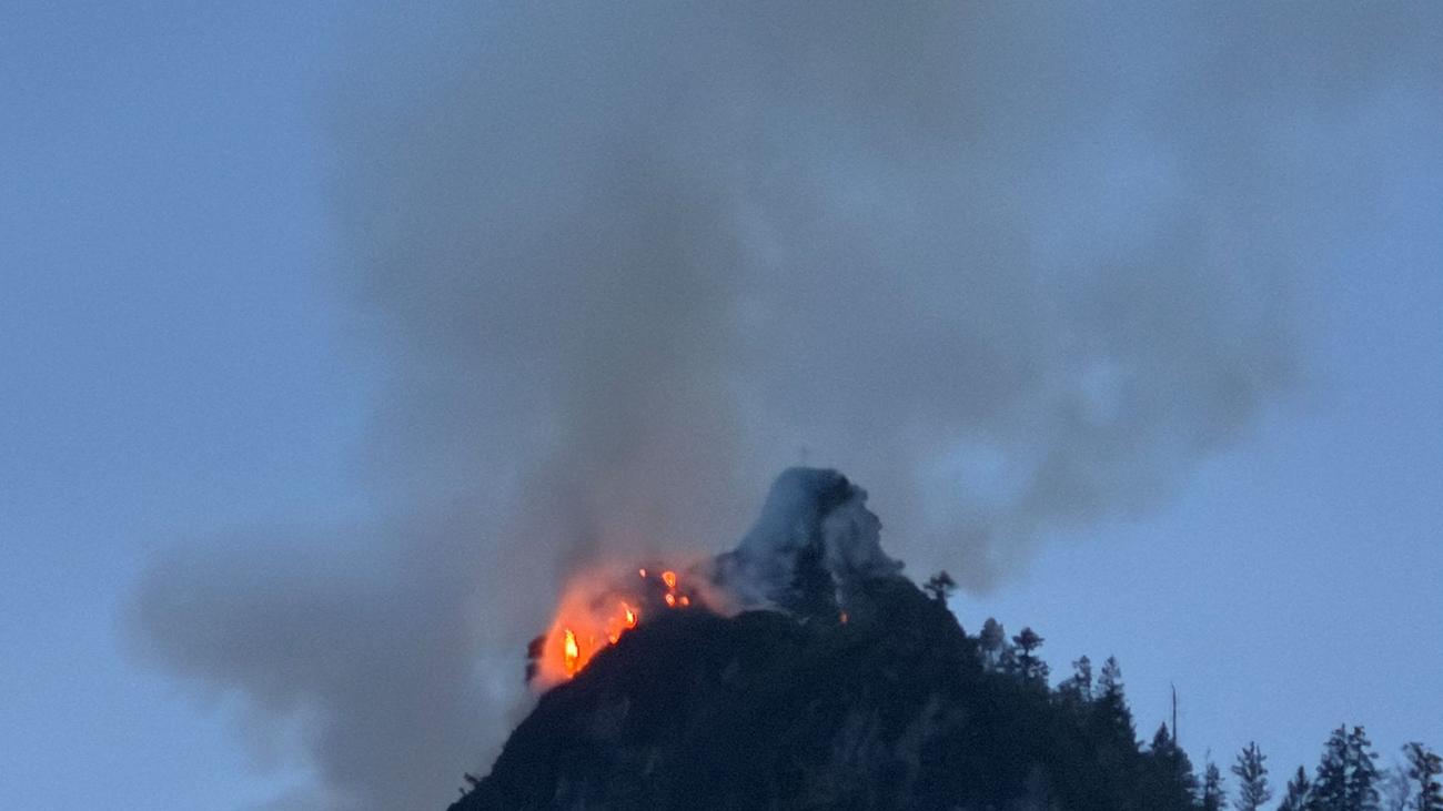 Feuerwehreinsatz: Waldbrand am Saurüsselkopf – So geht es weiter