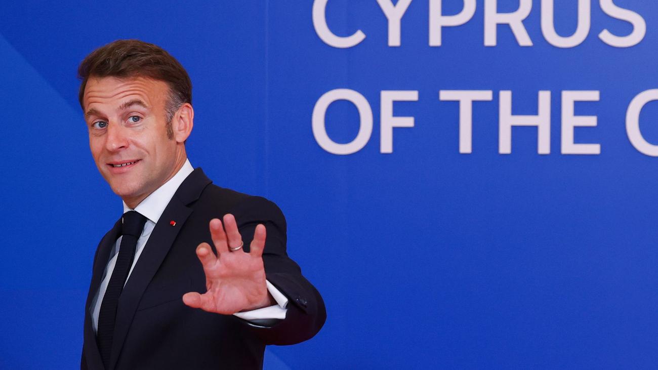 Staatsbesuch: Macron singt in Armenien Aznavour-Chanson