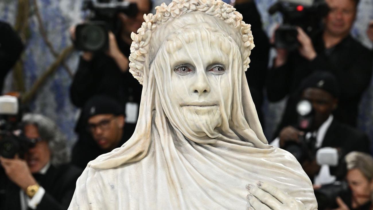 «Party des Jahres»: Stars feiern Mode und Kunst bei Met-Gala - Klum als Statue