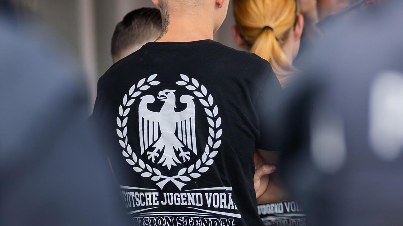 Staatsschutz: Durchsuchungen bei Neonazis - Vier Beschuldigte in Berlin