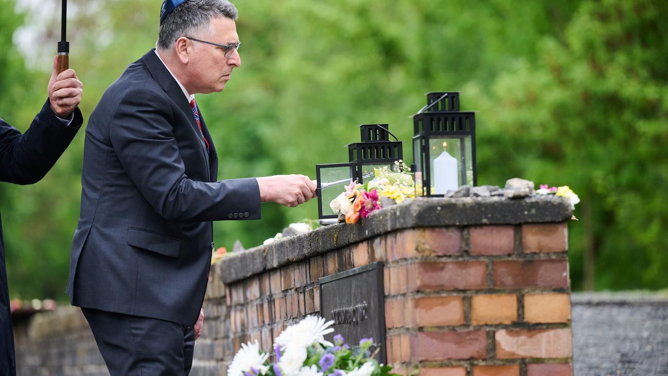 Stilles Gedenken: Israelischer Außenminister besucht Mahnmal «Gleis 17»