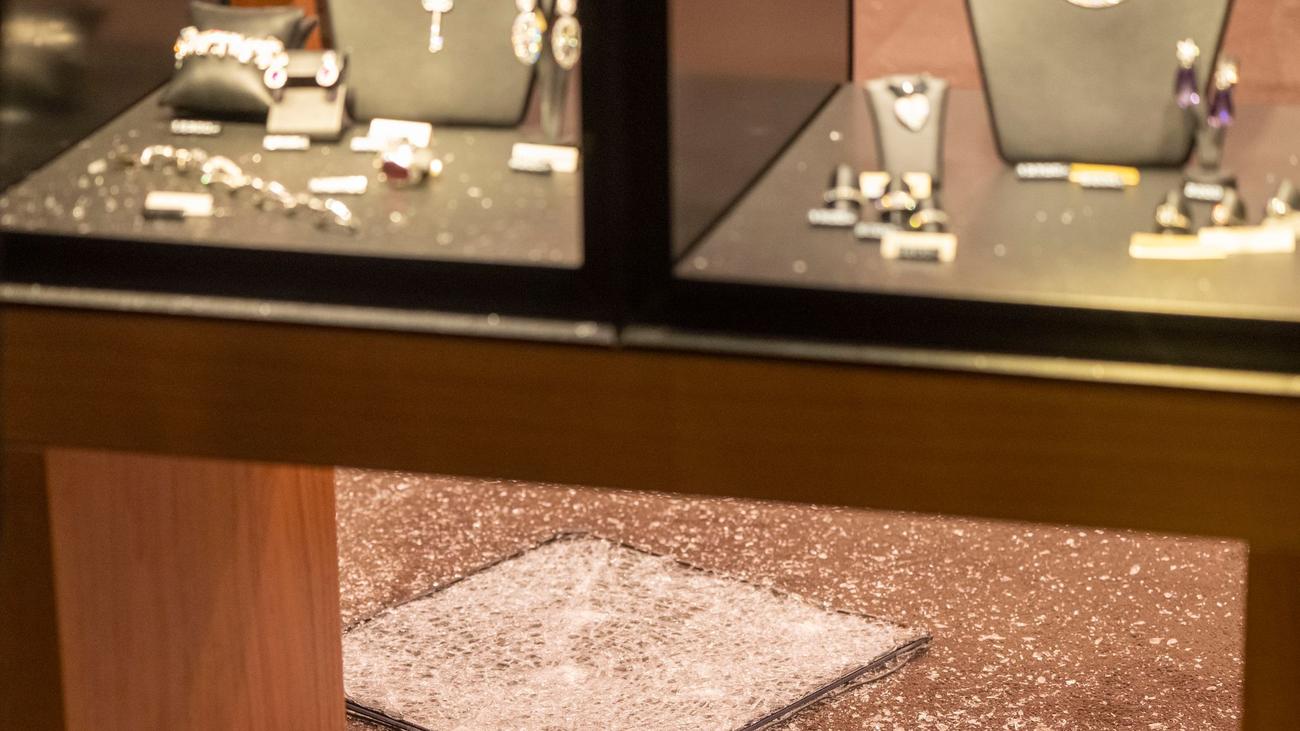 Kriminalität: Juwelier-Einbruch in Stuhr - Polizei nimmt Verdächtigen fest
