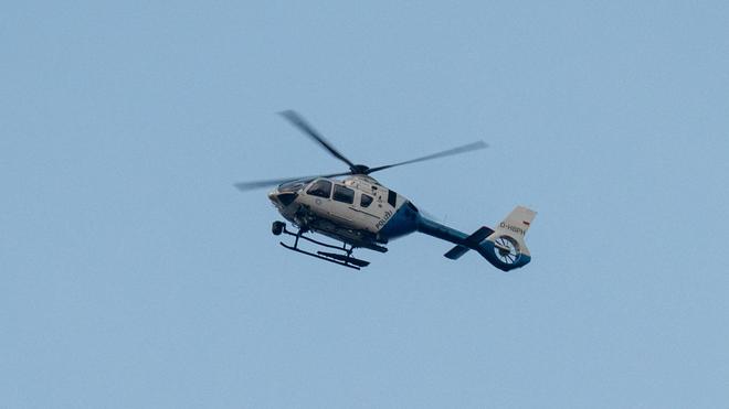 Vermisstensuche: Auch mit einem Hubschrauber hat die Polizei nach dem vermissten 15-Jährigen gesucht. (Symbolbild)
