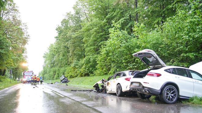 Frontalunfall: Die Polizei rückt zu einem Verkehrsunfall aus. (Symbolbild)