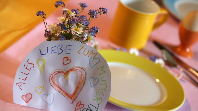 Gesellschaft: Muttertag: Kommerz oder Seismograph?