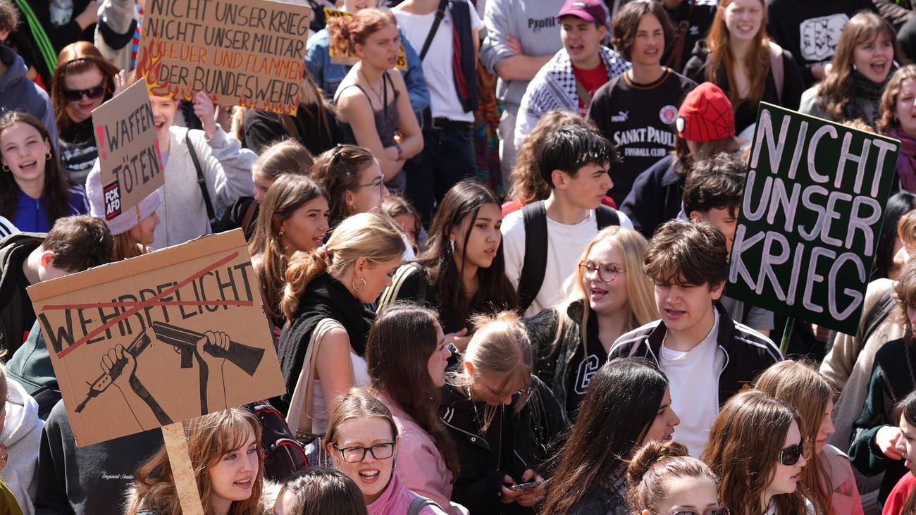 Schulstreik: Tausende Schüler protestieren in Hamburg gegen Wehrpflicht