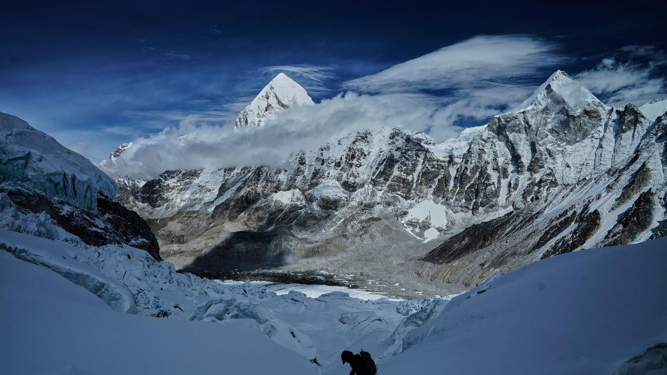 Mount Everest: Mount Everest: Rekordzahl an Kletterzulassungen