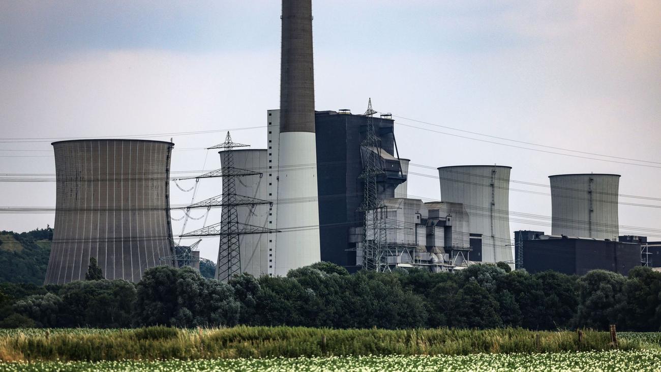 Energiewende: Zwei Kühltürme von altem Kohlekraftwerk werden gesprengt