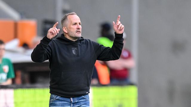 Fußball-Bundesliga: Augsburger Zwickmühle: Trainer-Entscheidung um Baum naht