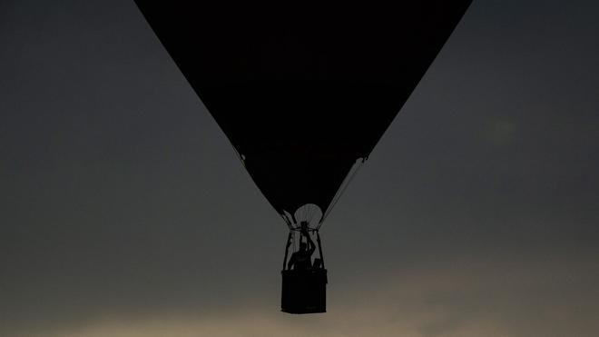Vom Wind erfasst: Der Ballon wurde in eine Stromleitung getrieben. (Symbolbild)
