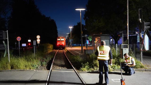 Bild: Unfall auf Bahnübergang: Vierjähriges Kind von Zug erfasst und tödlich verletzt