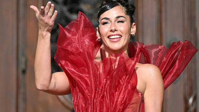 70. Ausgabe der Musik-Show: Zum ESC-Auftakt greift Sarah Engels zu roter Flammenrobe