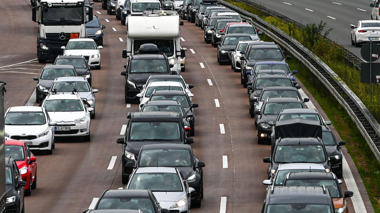 Volle Autobahnen: ADAC rechnet mit besonders verkehrsreichem Mittwoch