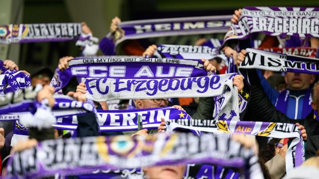 Personalien nach Abstieg: Aue geht mit Trainer Schubitidse in Regionalliga