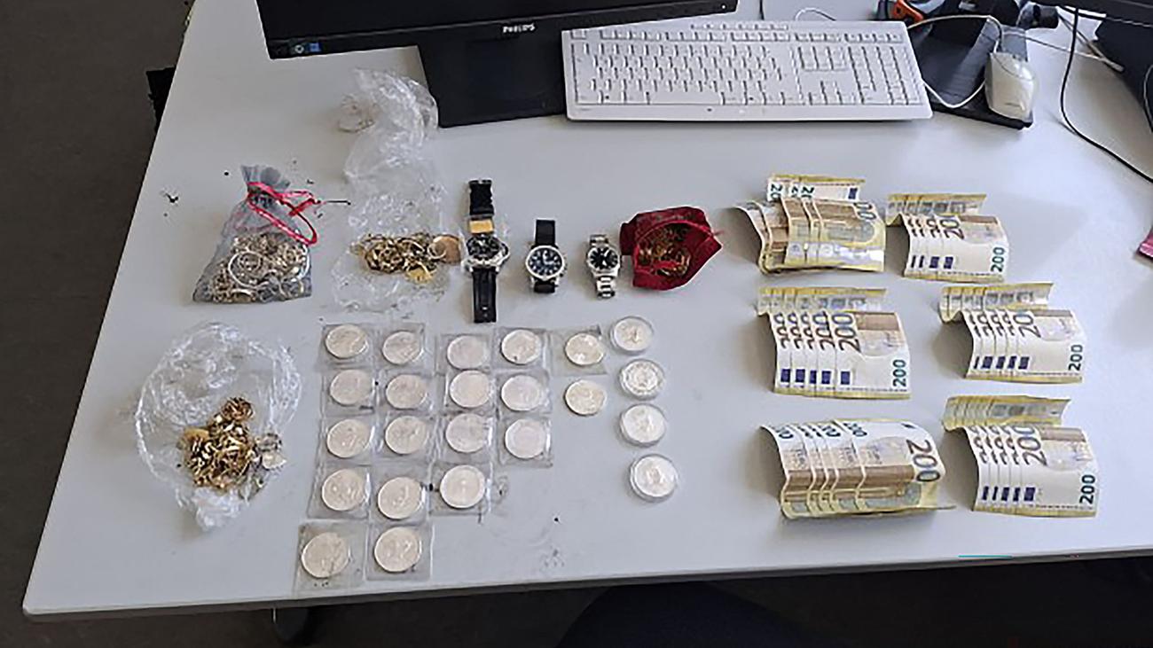 Silbermünzen und Bargeld: Vergrabener Schatz? Kitakind macht besonderen Spielplatzfund