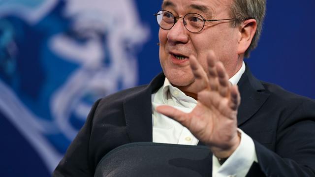 Auftritt in TV-Show: Laschet bleibt E-Scooter-Fan trotz Unfall