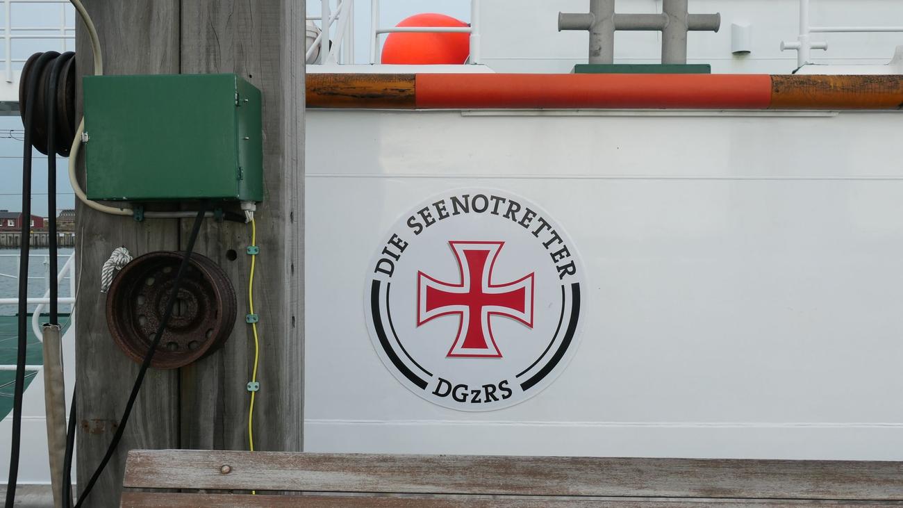 Seenotrettung: Mädchen setzen Notruf ab – Segler aus Ems gerettet