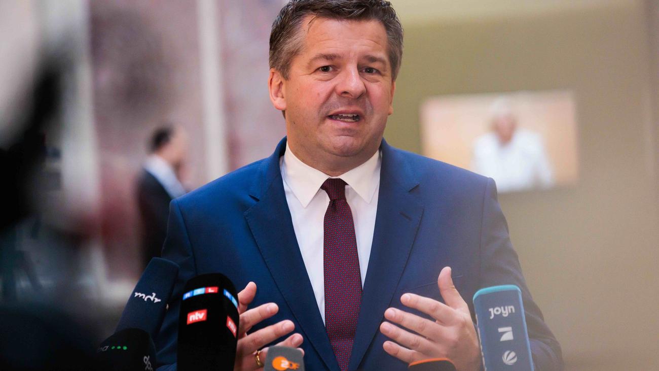 Sachsen-Anhalts Regierungschef: Ministerpräsident Schulze: mehr Druck auf Leistungsbezieher
