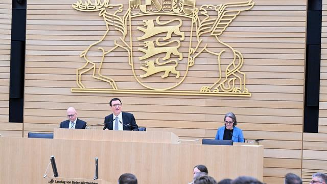 Erste Sitzung im Landtag: Alterspräsident: Plenum keine bloße Kulisse für Instagram