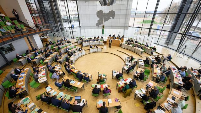Landtag: Kretschmer mit Regierungserklärung zur Staatsmodernisierung