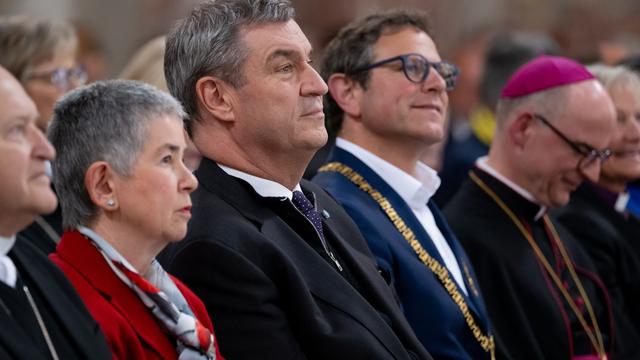 Kirche: Sinnsuche ohne Kirche? Söder vor Katholikentag
