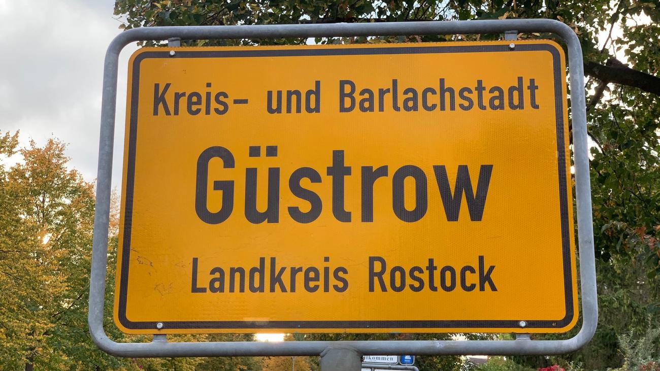 Polizei ermittelt: Ersthelfer retten bewusstlosen Fahrer nach Unfall