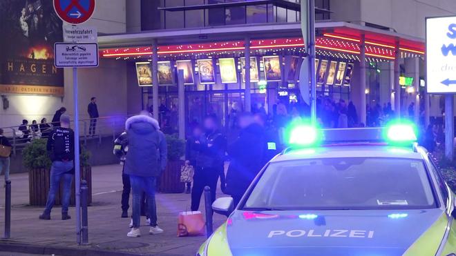 Main-Taunus-Kreis: Die Polizei war mit zahlreichen Kräften in dem Einkaufszentrum im Einsatz. (Symbolbild)
