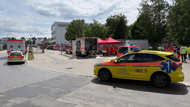 Betriebsunfall: Chemikalie in Betrieb ausgetreten - sieben Menschen verletzt