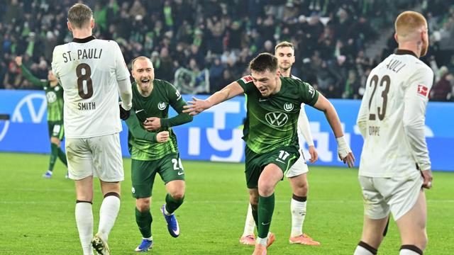 Fußball-Bundesliga: Einer aus drei: Wer rettet sich in die Relegation?