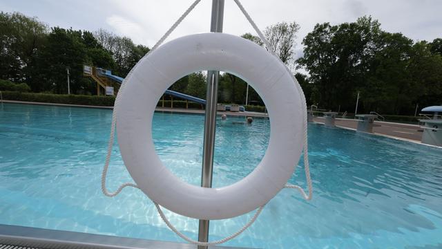 Anbaden: Unterkühlter Start in die Freibadsaison in Thüringen