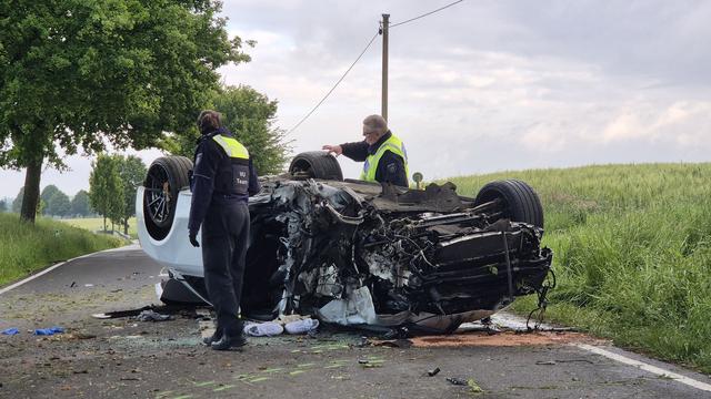 Unfall: Auto überschlägt sich in Leverkusen - zwei Schwerverletzte