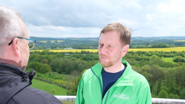 Freizeitpark: Kretschmer in luftiger Höhe: Neuer Skywalk im Sonnenlandpark