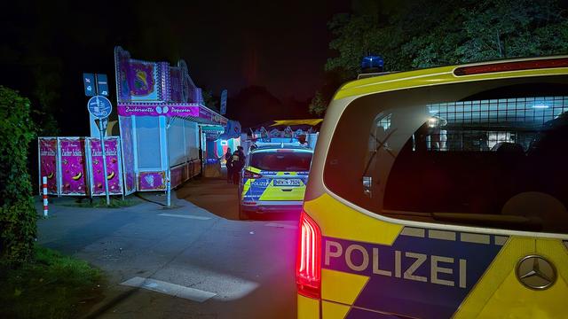 Großeinsatz auf Kirmes: Zwei Polizisten auf Kirmes in Köln durch Schläge verletzt