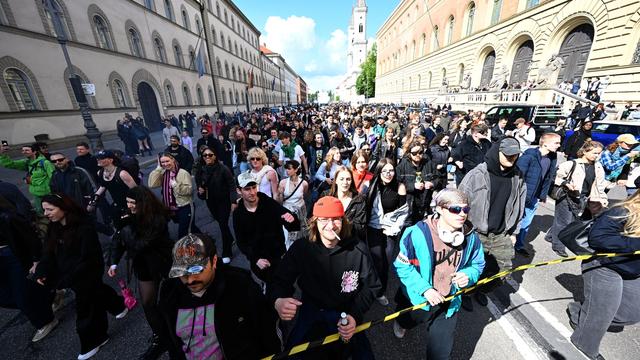 Demo mit Musik: Münchner «Krachparade» wird zur Großkundgebung