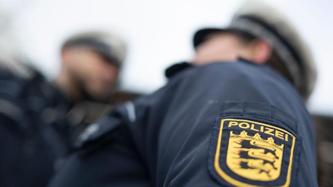 Dealer in U-Haft: In der Zimmerdecke fand die Polizei zahlreiche Drogen. (Symbolbild)