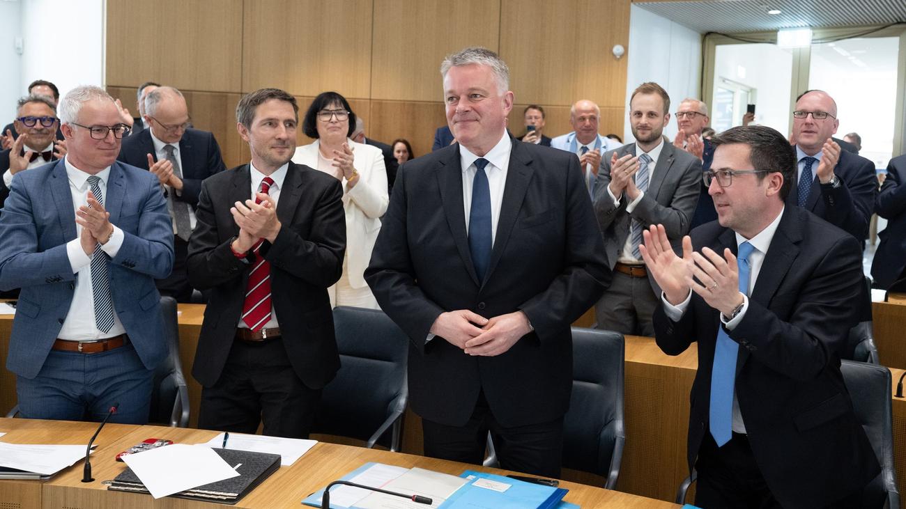 Ministerpräsidenten-Wahl: Schnieder bleibt gelassen trotz fehlender Stimmen bei Wahl