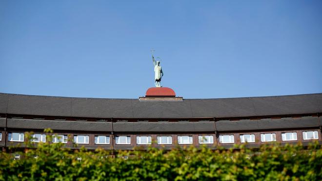 Aus Klinik mitgenommen: Ein Baby, das in der Helios St. Johannes Klinik behandelt wurde, wurde vermisst. (Symbolbild)