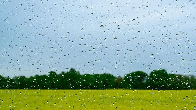 Wettervorhersage: Schauer und Gewitter klingen zum Ende der Woche hin ab. Dabei winken Temperaturen von bis zu 26 Grad. (Symbolbild)