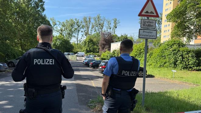 Kriminalität: Ersten Erkenntnissen der Polizei zufolge kannten sich die beiden Menschen. (Symbolbild)