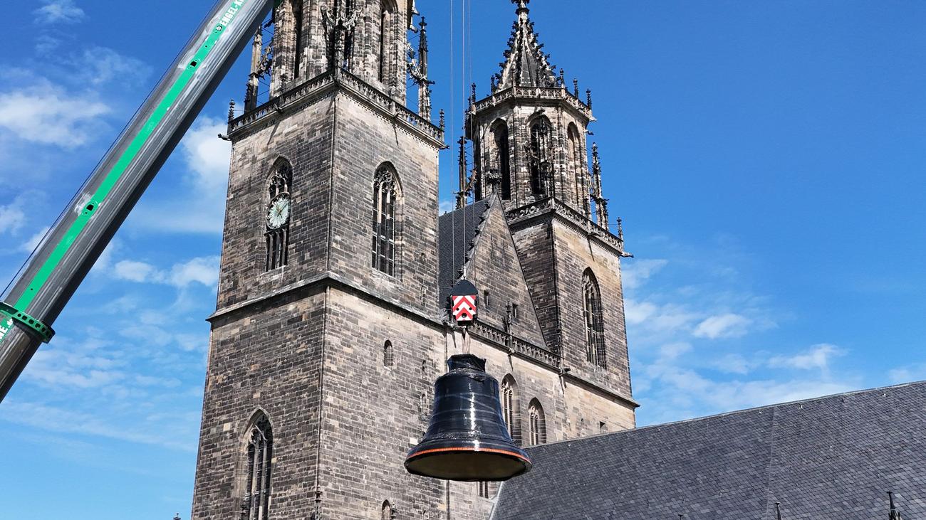 Kirche: Neue Riesenglocke für Magdeburger Dom angekommen