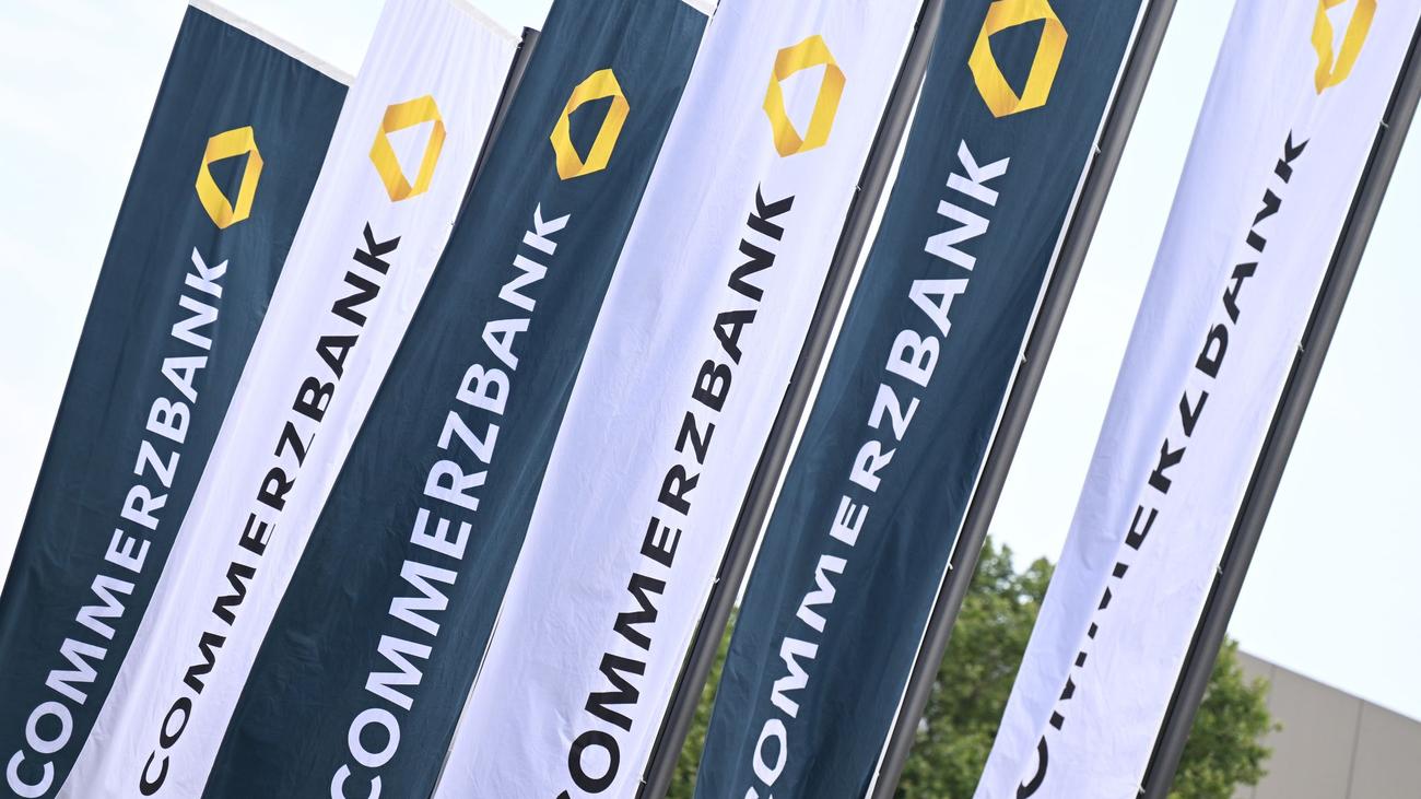 Aktionäre zum Thema Unicredit: Commerzbank-Hauptversammlung im Zeichen des Abwehrkampfes