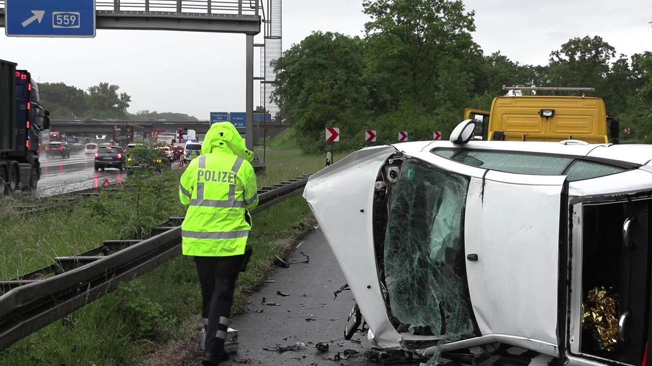 Schwerer Verkehrsunfall: Frau bei Auffahrunfall auf A4 schwer verletzt