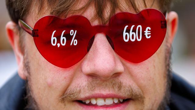 Tarifauseinandersetzung: Hunderte Telekom-Beschäftigte im Warnstreik